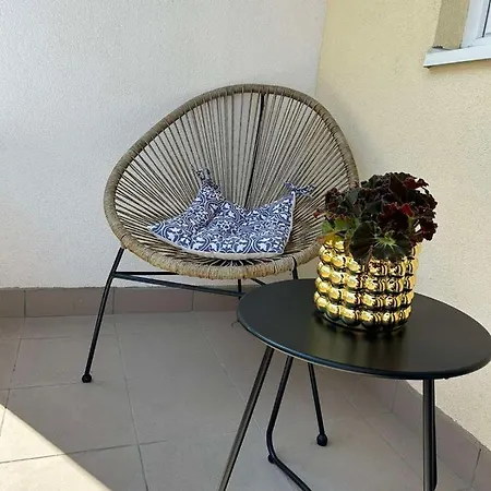 Bb Apartment *